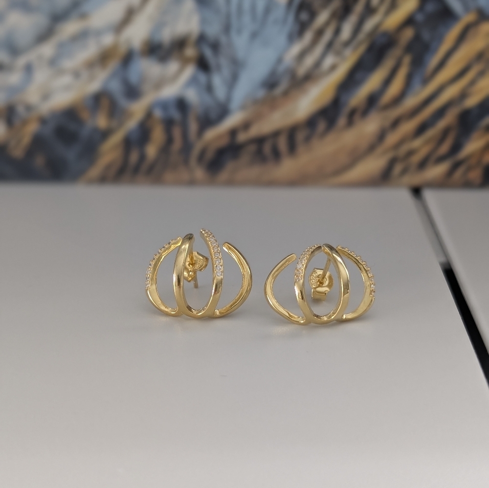 .925 Sterling Silver Elegant Gold Earrings